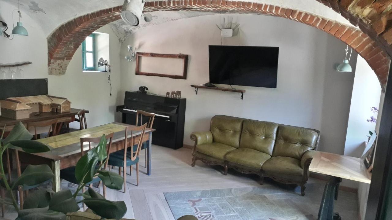 Pocoburro Ca' D'Arte Bed & Breakfast Montaldo Roero Exterior photo